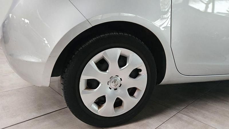 Gebraucht Opel Meriva Edition 110 PS (80 kW) 2016 Silber Van / Kleinbus