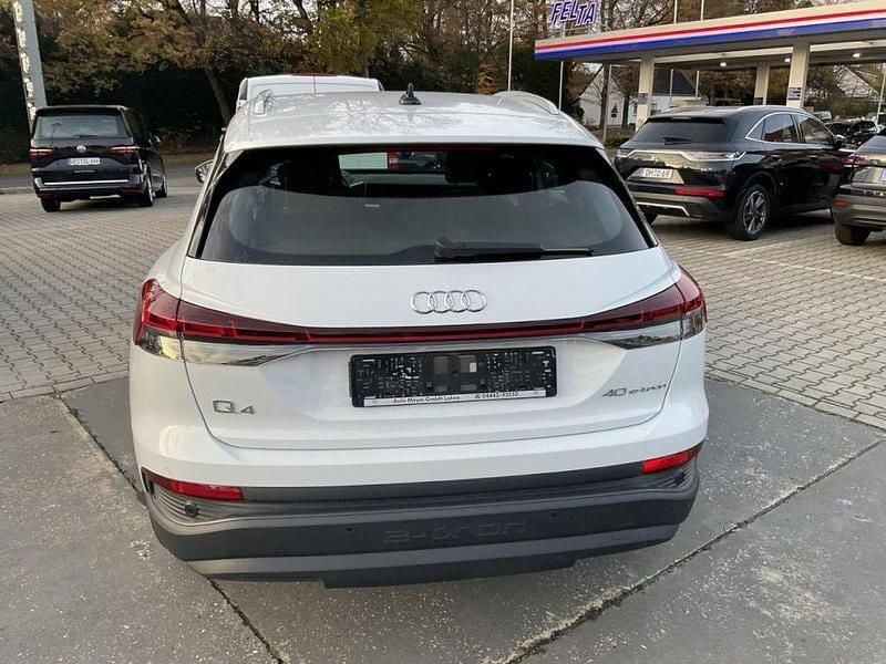Gebraucht Audi e-tron 150 kW (204 PS) 2022 Gletscherweiß (metallic) SUV