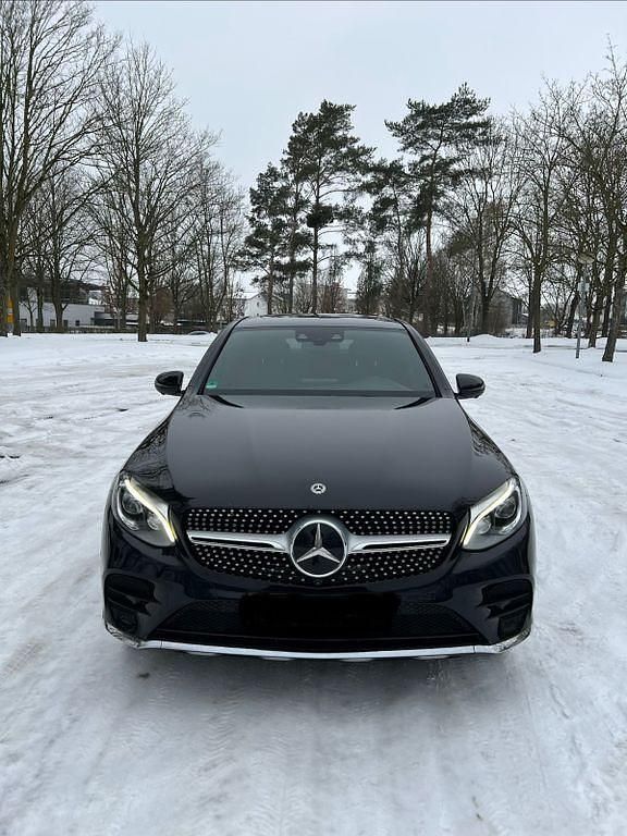 Schwarz Gebraucht 2017 Mercedes GLC250 AMG line Coupé | 25.800 € (Fairer Preis) - Bild 1/4