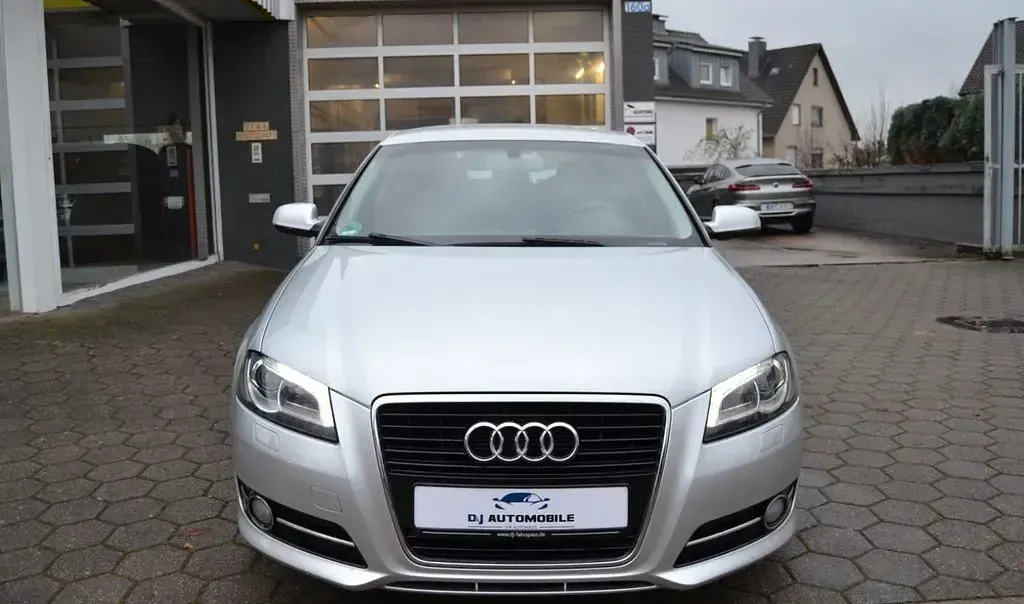 Gebraucht Audi A3 Attraction 105 PS (77 kW) 2012 Silber Kleinwagen