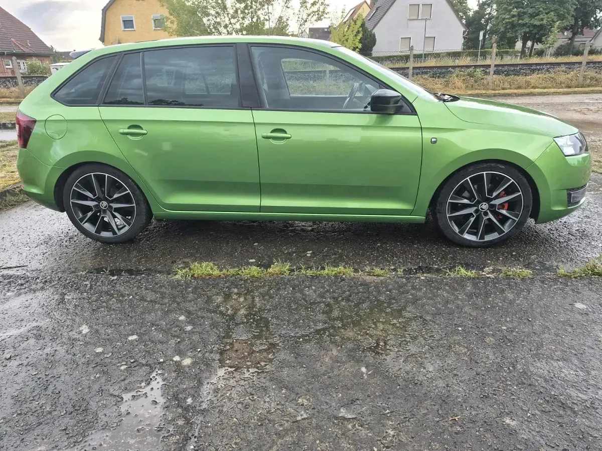 Gebraucht Skoda Rapid Style 105 PS (77 kW) 2014 Grün Kleinwagen
