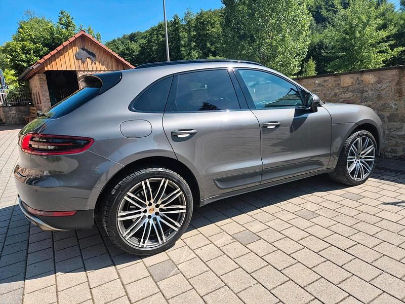 Gebraucht Porsche Macan Turbo 258 PS (189 kW) 2015 Grau SUV