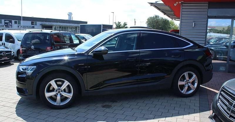 Gebraucht Audi e-tron Basis 230 kW (313 PS) 2021 Brillantschwarz SUV