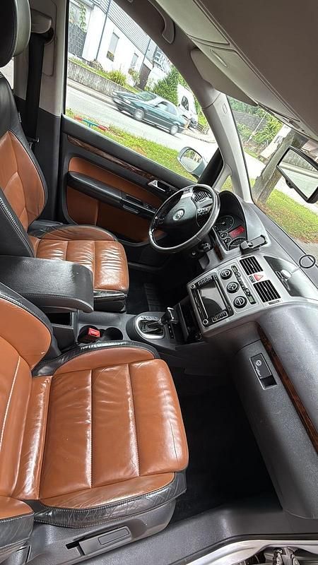 Silber Gebraucht 2007 VW Touran Cross Van / Kleinbus | 4.500 € (Fairer Preis) - Bild 1/4