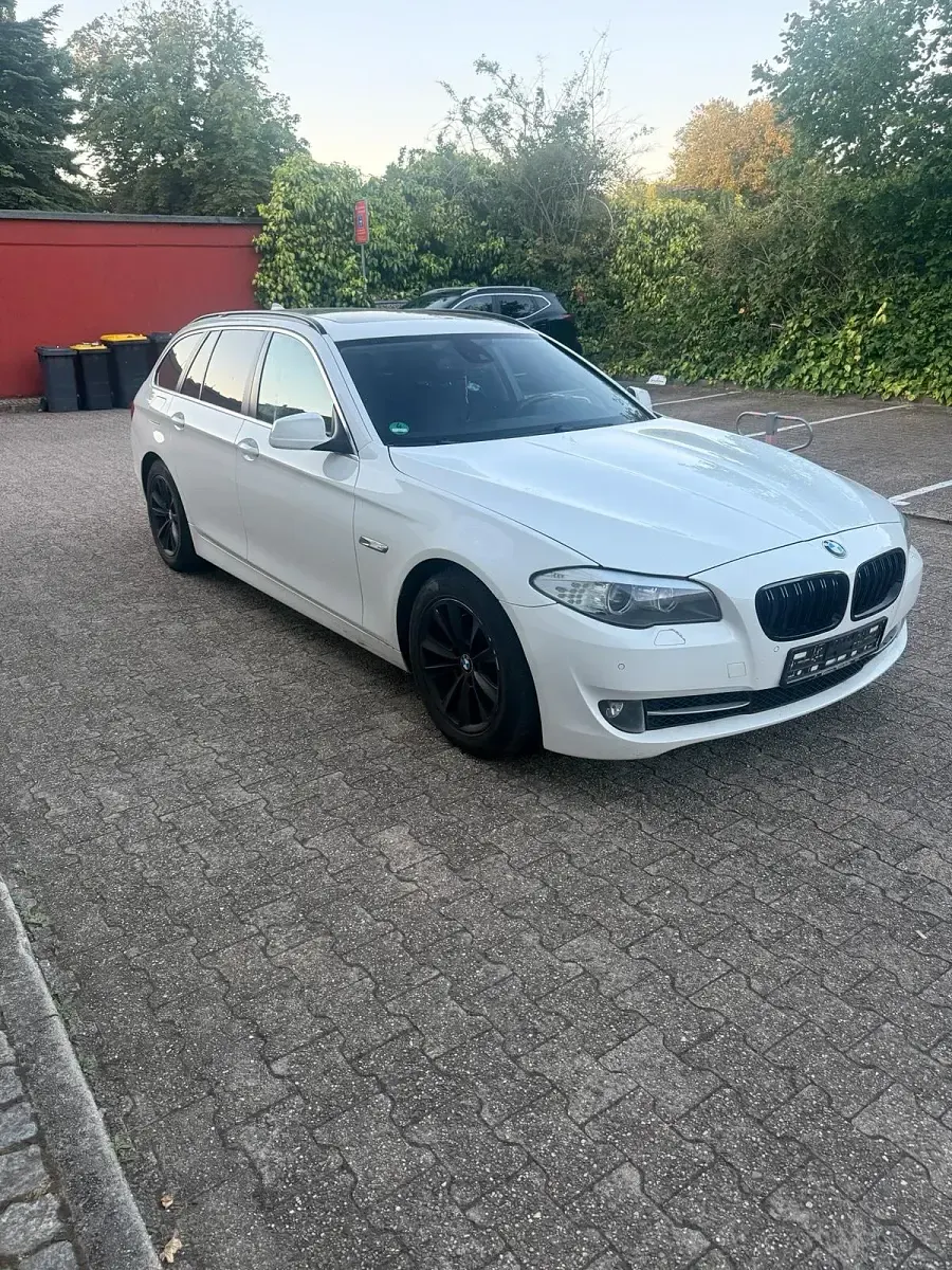 Gebraucht BMW 520 184 PS (135 kW) 2010 Schwarz Kombi
