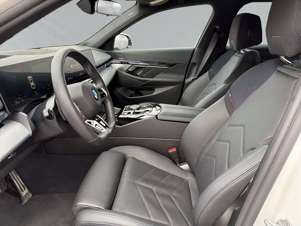 Gebraucht BMW 520 M Sport 197 PS (144 kW) 2025 Weiss Kombi