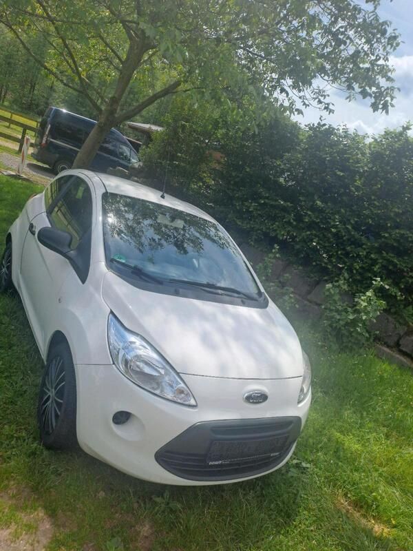 Weiß Gebraucht 2011 Ford Ka Kleinwagen | 2.900 € (Fairer Preis) - Bild 1/4