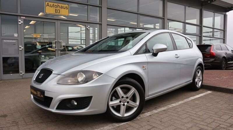Silber Gebraucht 2011 Seat Leon Reference Limousine | 4.554 € (Etwas zu teuer) - Bild 1/4
