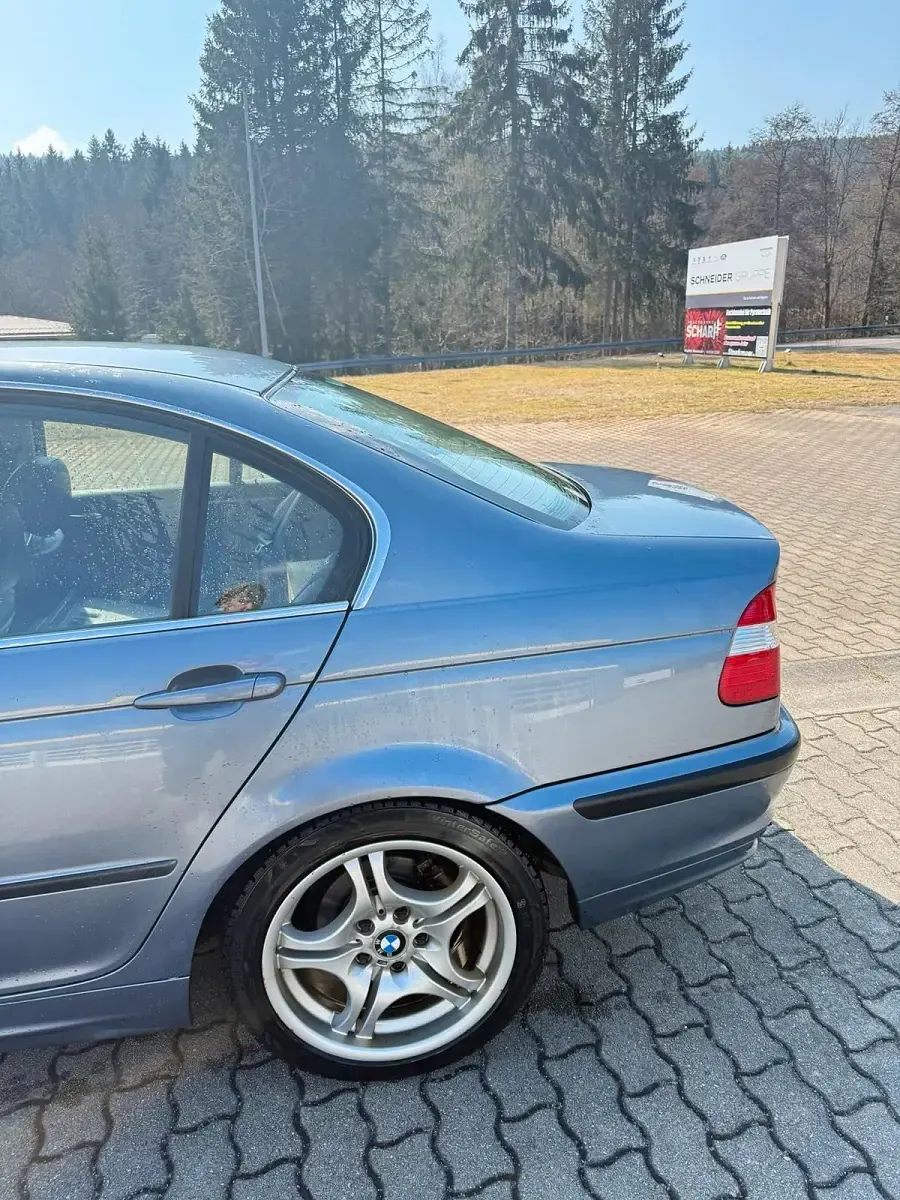 Gebraucht BMW 320 150 PS (110 kW) 2000 Blau Limousine