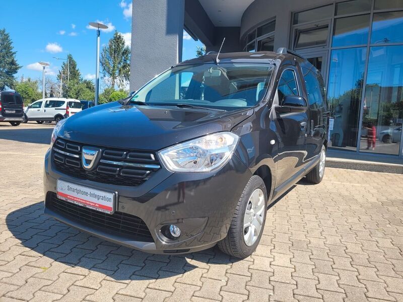 Perlmuttschwarz Gebraucht 2020 Dacia Dokker Comfort Van | 18.499 € (Etwas zu teuer) - Bild 1/4