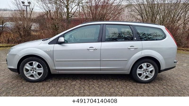 Gebraucht Ford Focus Ghia 145 PS (106 kW) 2005 Silber Limousine