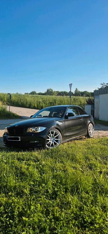 Schwarz Gebraucht 2008 BMW 120 Coupé Coupé | 8.900 € - Bild 1/4