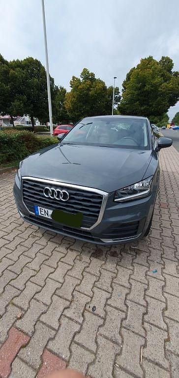 Grau Gebraucht 2017 Audi Q2 SUV | 15.500 € (Superpreis) - Bild 1/4