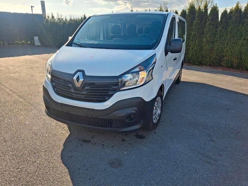 Second-hand Renault Trafic 121 CP (88 kW) 2019 Alb Monovolum