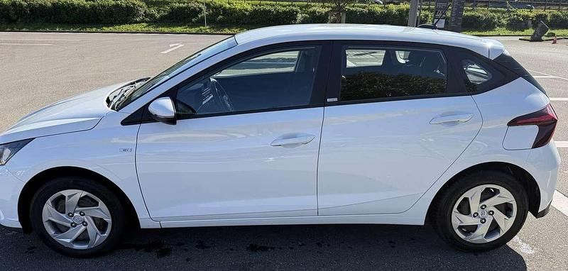 Weiß Gebraucht 2020 Hyundai i20 Select Limousine | 15.500 € (Fairer Preis) - Bild 1/4