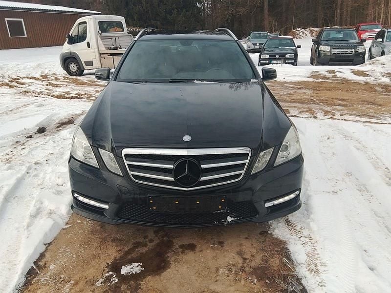 Gebraucht Mercedes E250 Avantgarde 204 PS (150 kW) 2012 Schwarz Kombi