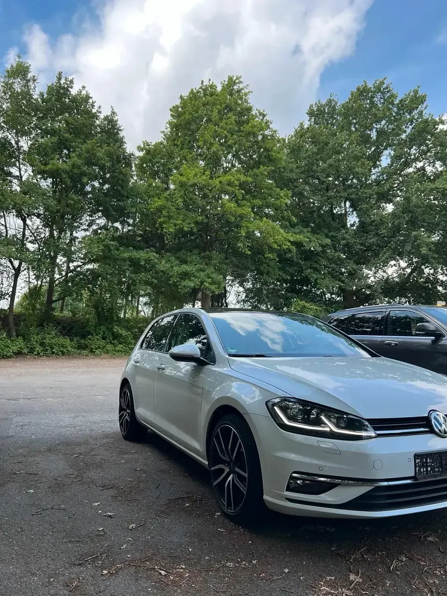 Gebraucht VW Golf VII Highline 150 PS (110 kW) 2018 Weiß Limousine