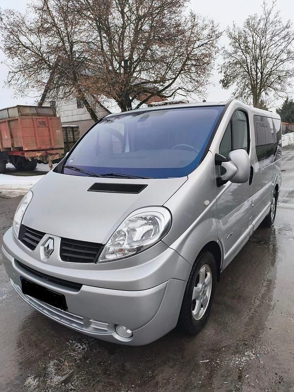 Gebraucht Renault Trafic 114 PS (83 kW) 2008 Silber Van / Kleinbus
