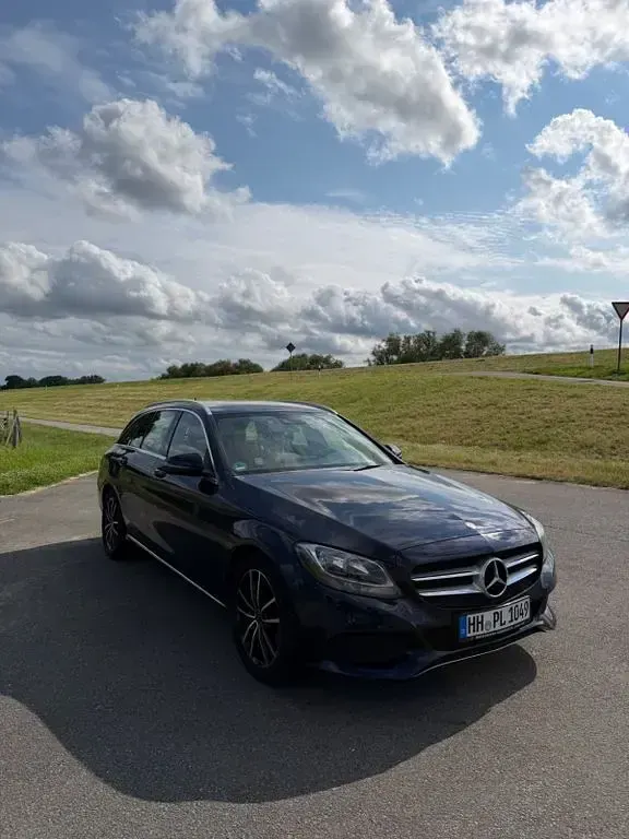 Gebraucht Mercedes C220 Avantgarde 170 PS (125 kW) 2017 Blau Limousine