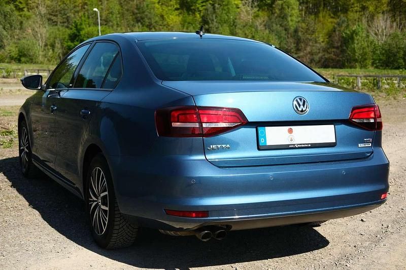 Używany VW Jetta Allstar 125 KM (91 kW) 2016 Niebieski Sedan/Limuzyna
