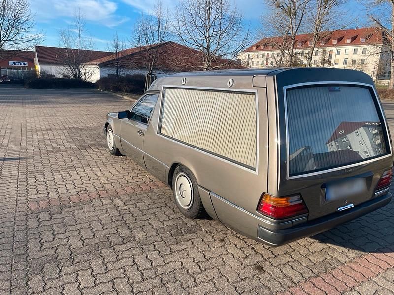Gebraucht Mercedes E250 1992 Grau