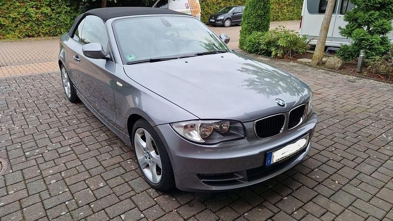 Grau Gebraucht 2010 BMW 118 Cabriolet Sport Line Cabrio | 8.200 € (Fairer Preis) - Bild 1/4