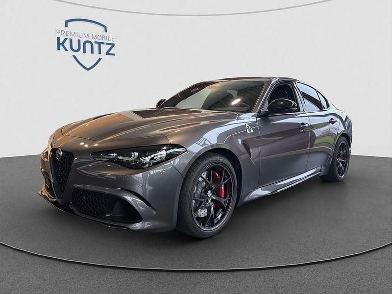 Grigio vesuvio Neu 2025 Alfa Romeo Giulia Quadrifoglio Limousine | 92.450 € (Guter Preis) - Bild 1/4