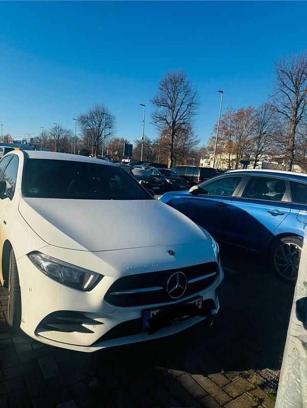 Weiß Gebraucht 2021 Mercedes A250 AMG Kleinwagen | 21.900 € (Superpreis) - Bild 1/4