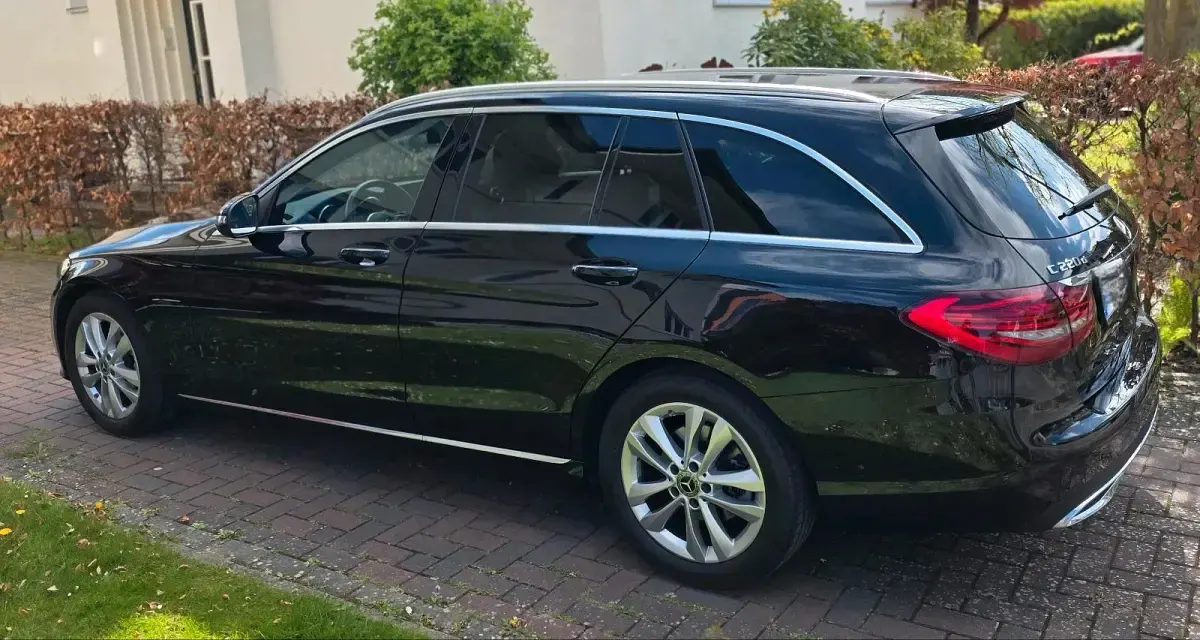 Gebraucht Mercedes C220 194 PS (142 kW) 2019 Schwarz Kombi