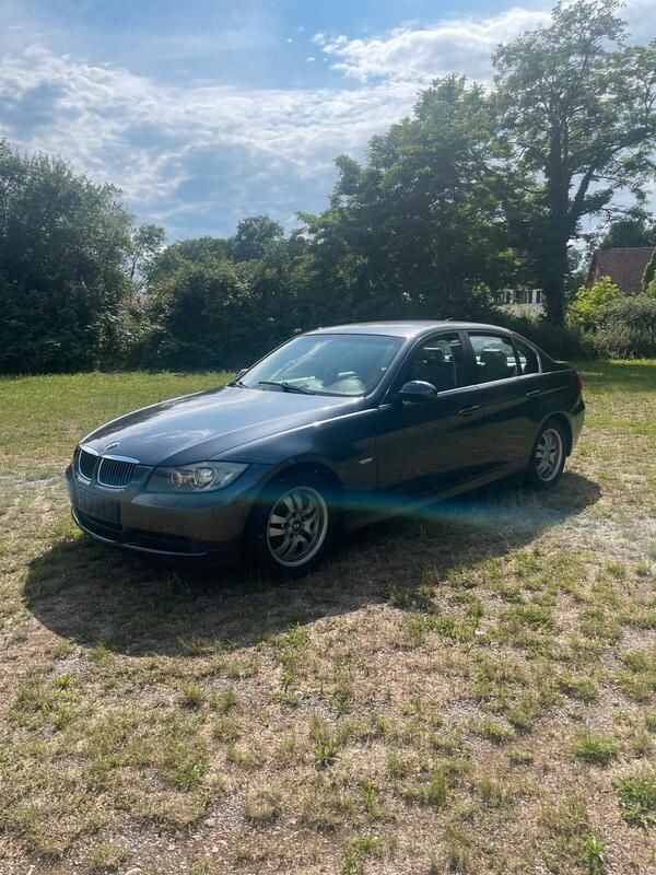 Grau Gebraucht 2006 BMW 325 Limousine | 6.999 € - Bild 1/4