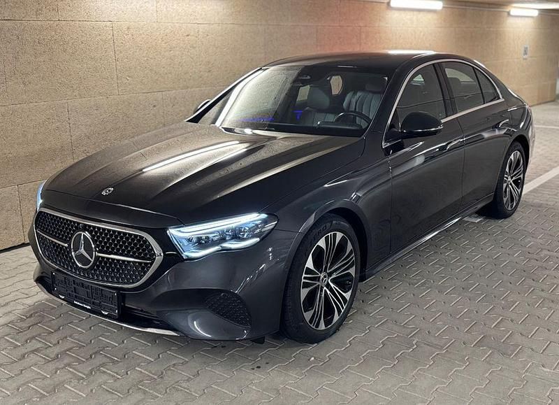 Grau Gebraucht 2024 Mercedes E200 Avantgarde Limousine | 46.000 € (Fairer Preis) - Bild 1/4