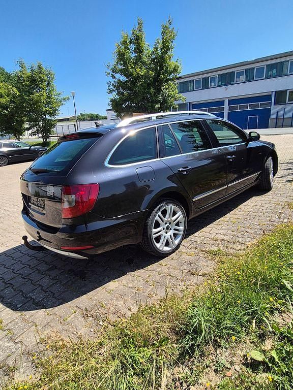 Gebraucht Skoda Superb Elegance 170 PS (125 kW) 2011 Schwarz Kombi