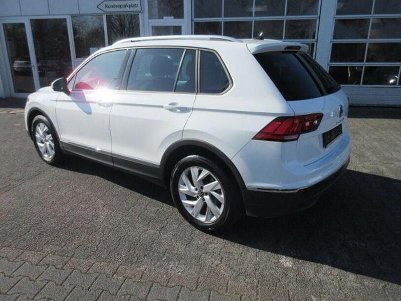 Gebraucht VW Tiguan Active 150 PS (110 kW) 2022 Pure white SUV