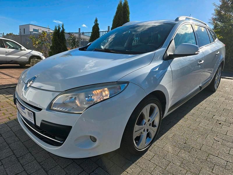 Weiß Gebraucht 2010 Renault Mégane GrandTour Dynamique Kombi | 3.999 € (Etwas zu teuer) - Bild 1/4