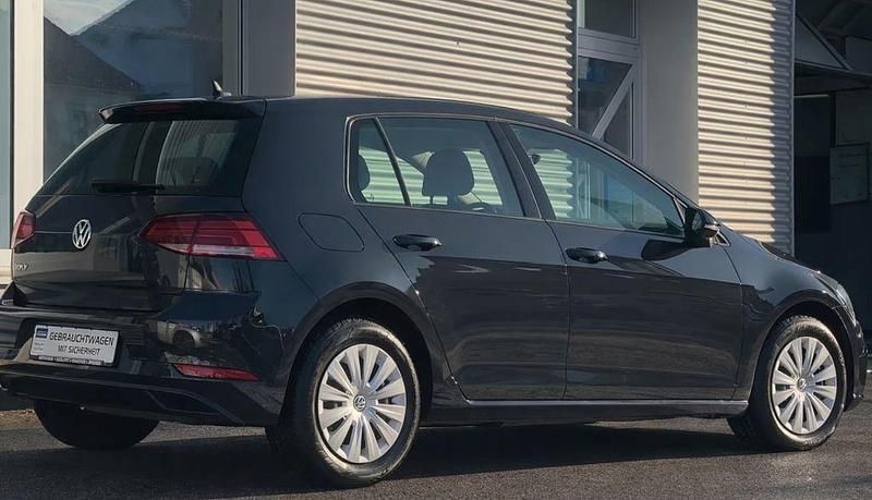 Gebraucht VW Golf VII Trendline 86 PS (63 kW) 2018 Grau Limousine