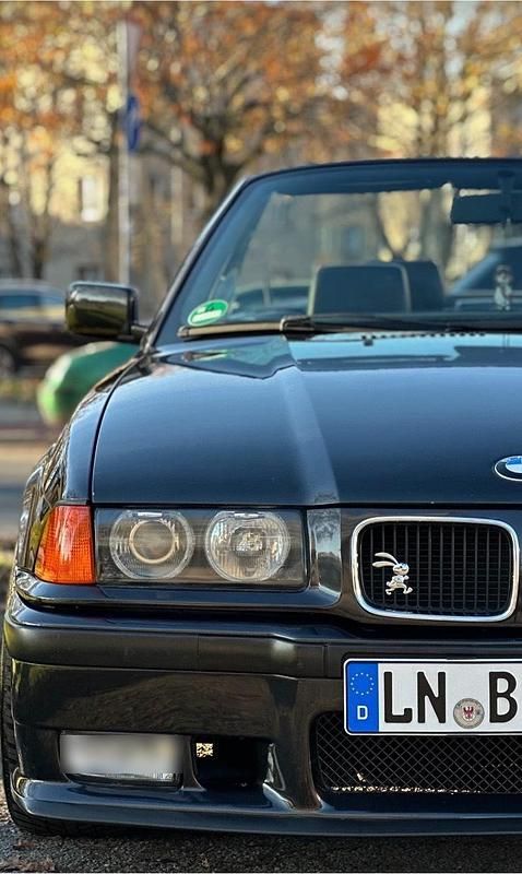 Schwarz Gebraucht 1993 BMW 325 Cabriolet Sport Line Cabrio | 12.500 € - Bild 1/4
