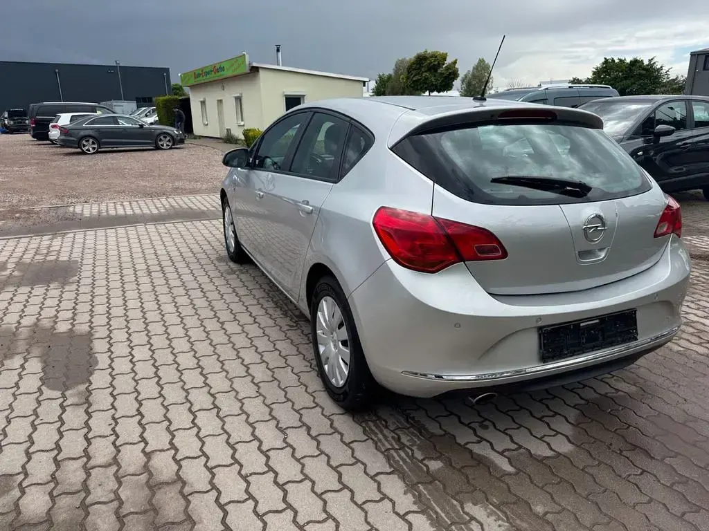 Gebraucht Opel Astra 170 PS (125 kW) 2013 Silber Limousine