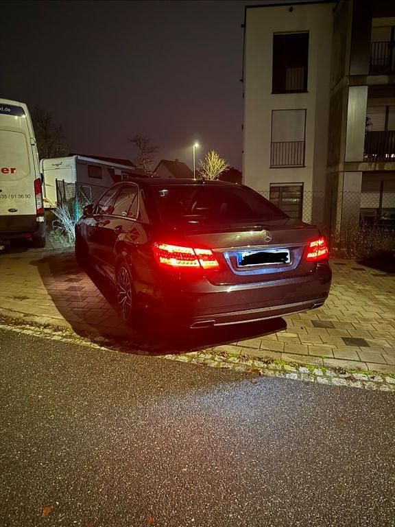 Schwarz Gebraucht 2013 Mercedes E220 AMG line Limousine | 15.499 € (Etwas zu teuer) - Bild 1/4