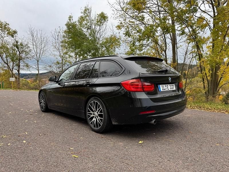Schwarz Gebraucht 2015 BMW 318 Kombi | 8.900 € (Guter Preis) - Bild 1/4