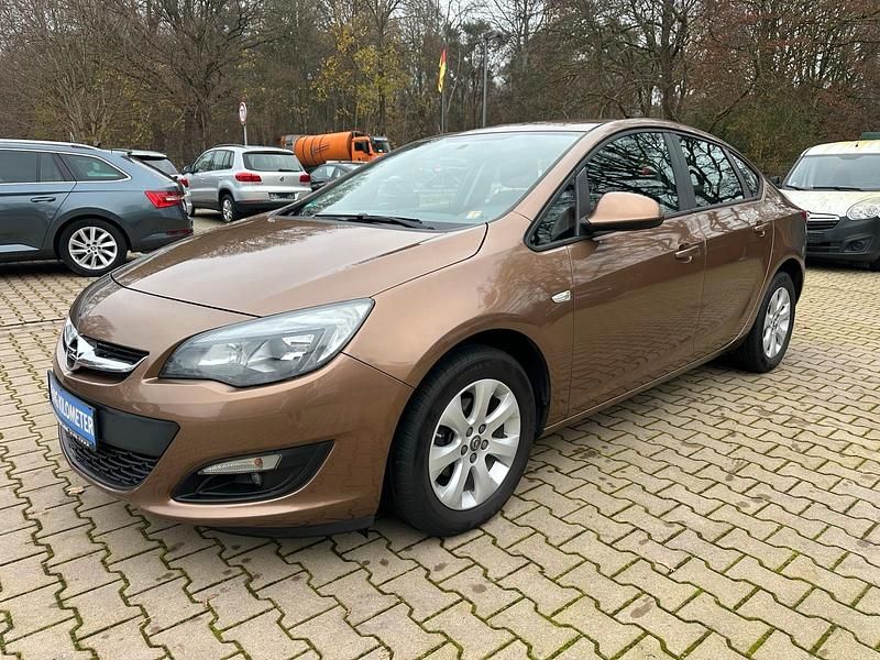 Gebraucht Opel Astra Edition 116 PS (85 kW) 2015 Braun Limousine