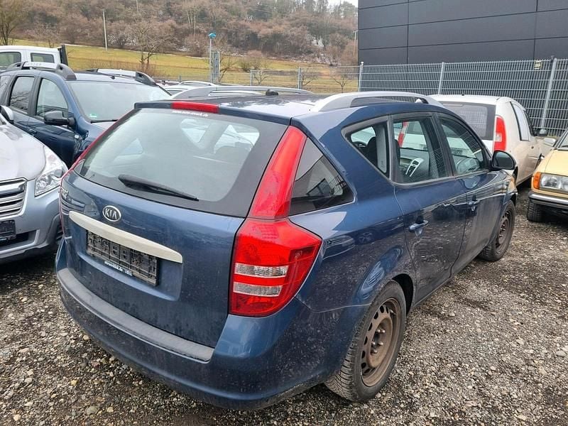 Gebraucht Kia Ceed 120 PS (88 kW) 2008 Blau Kleinwagen