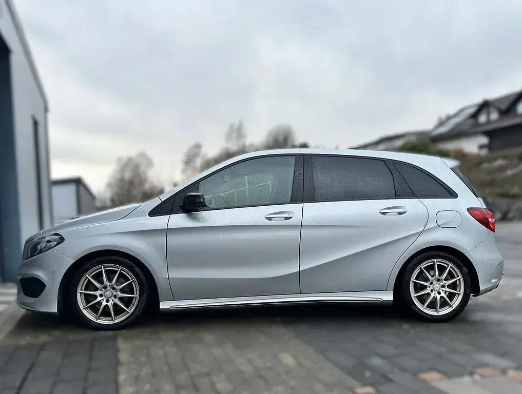 Gebraucht Mercedes B200 AMG 136 PS (100 kW) 2015 Silber Kleinwagen