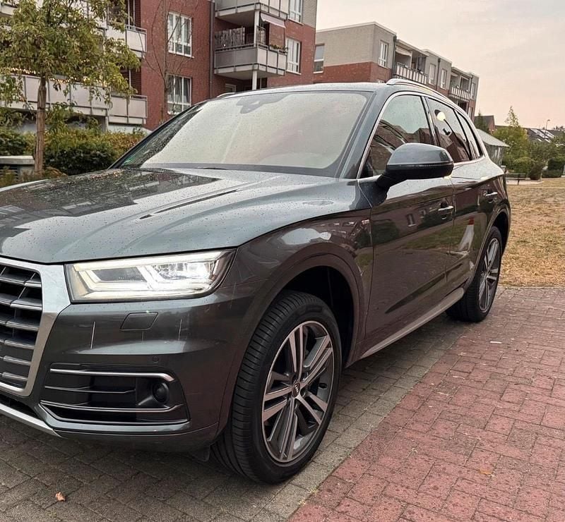 Grau Gebraucht 2017 Audi Q5 Ambiente SUV | 29.999 € (Fairer Preis) - Bild 1/4