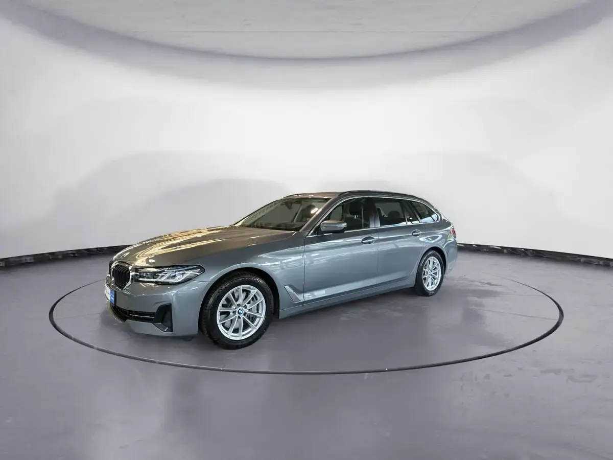Gebraucht BMW 540 Sport Line 340 PS (250 kW) 2023 Grau Kombi