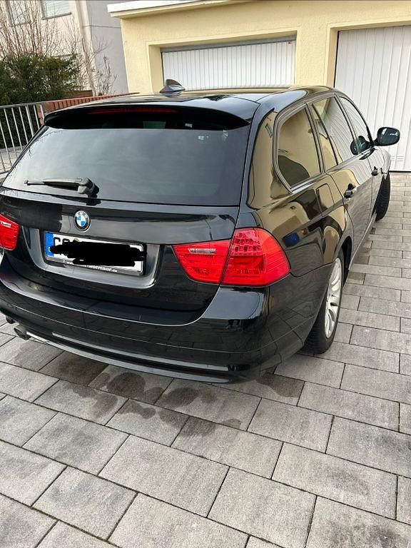 Gebraucht BMW 320 Efficient Dynamics 163 PS (119 kW) 2011 Schwarz Kombi