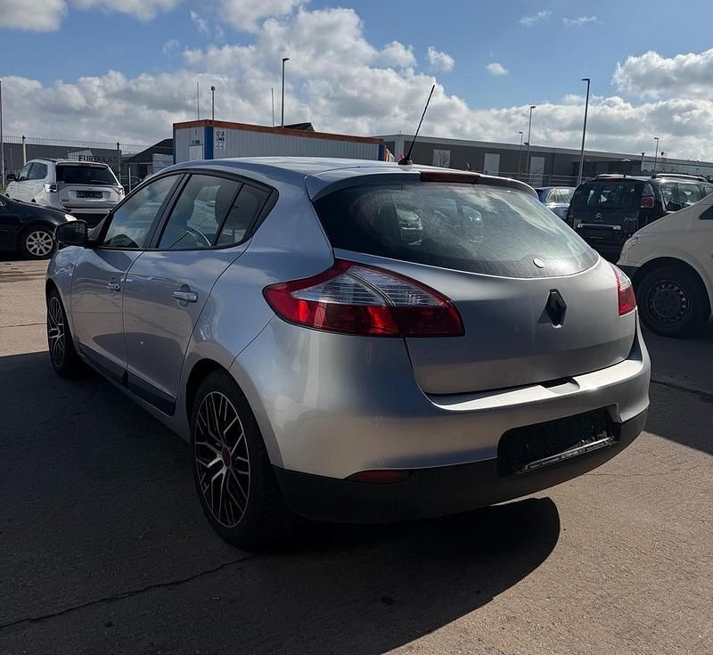 Gebraucht Renault Mégane 101 PS (74 kW) 2013 Silber Limousine