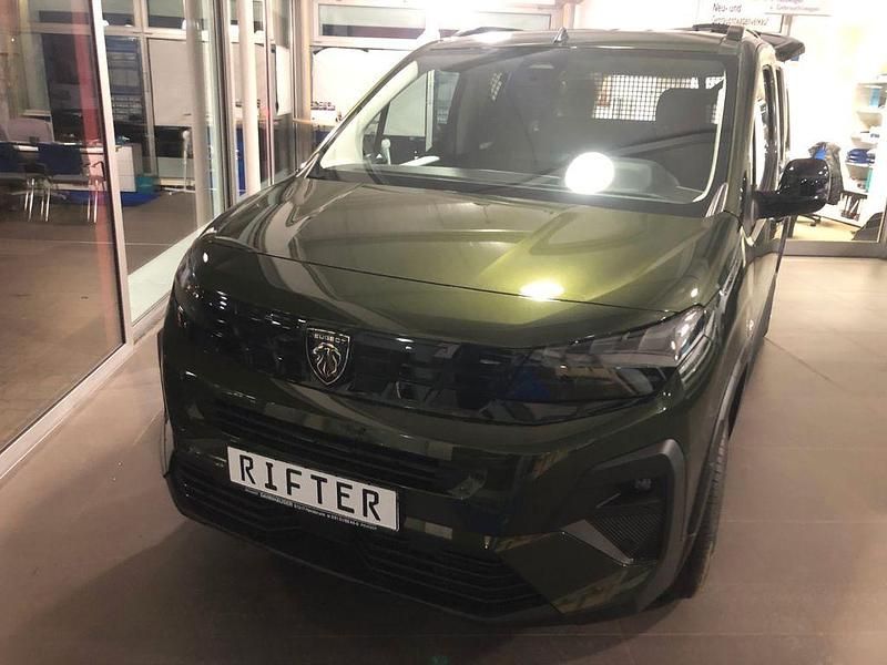 Grün Neu 2025 Peugeot Rifter Allure Van / Kleinbus | 28.490 € (Teuer) - Bild 1/4