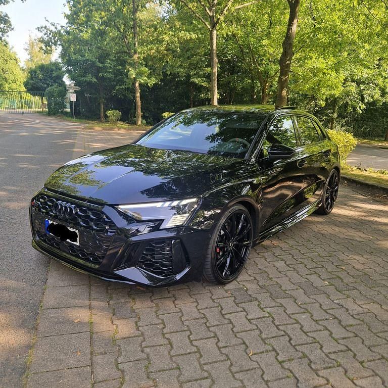 Schwarz Gebraucht 2024 Audi RS3 Ambiente Kleinwagen | 59.390 € (Superpreis) - Bild 1/4