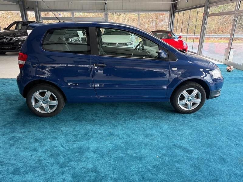 Gebraucht VW Fox Style 54 PS (39 kW) 2010 Blau Kleinwagen