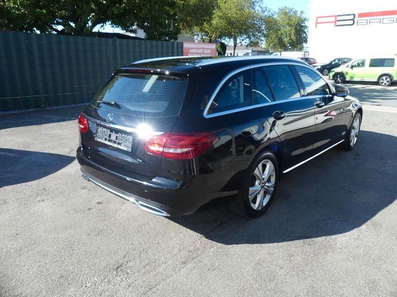 Gebraucht Mercedes C220 170 PS (125 kW) 2017 Schwarz Kombi